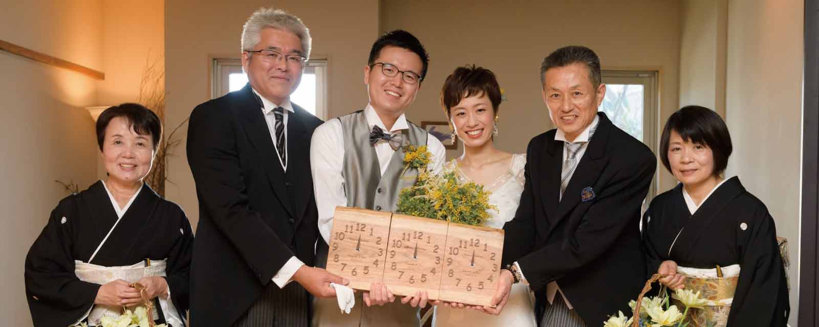 結婚式の両親プレゼント。つながる木目が心をつなげて想いとなる。木の暮らしだけの本物の三連時計