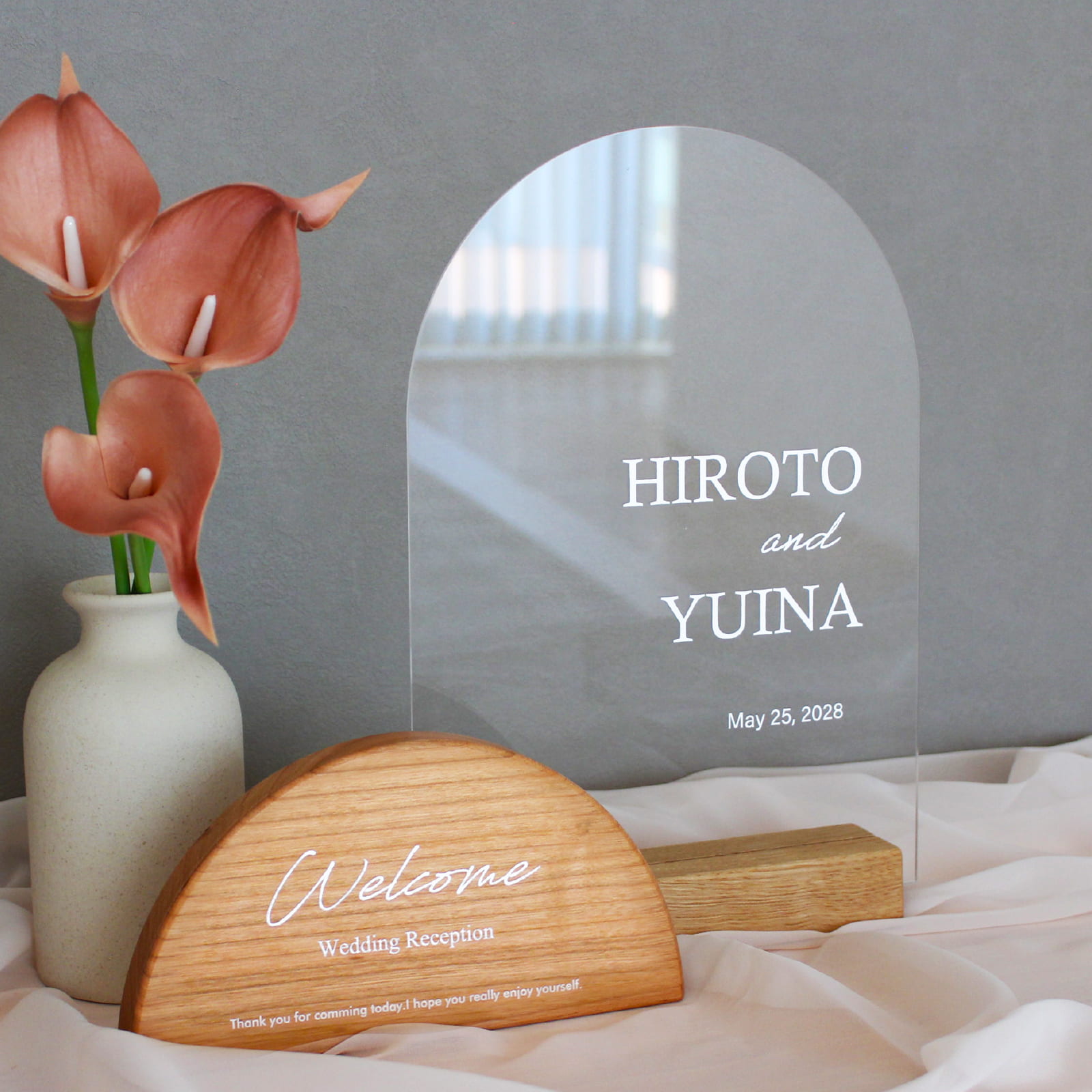 無垢材と透明アクリルが織りなすシンプルで上品なウェルカムボード
